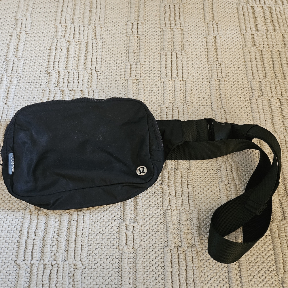 Lululemon Athletica Black Everywhere Belt Bag 1L with Adjustable Strap